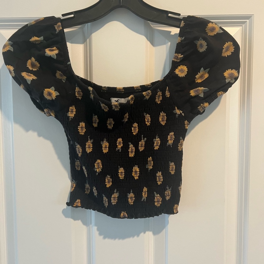 Hollister Black Floral Puff Sleeve Top